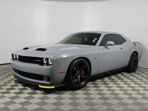 Used 2020 Dodge Challenger SRT Hellcat w/ Plus Package RWD image 31