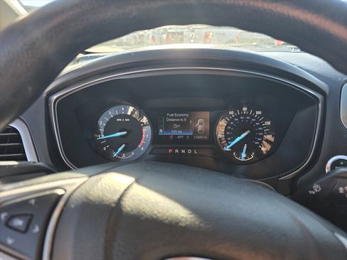 Used 2017 Ford Fusion SE FWD image 11