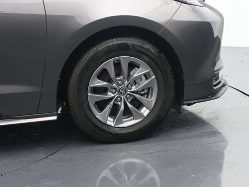 Used 2022 Toyota Sienna LE w/ LE Plus Package FWD image 11