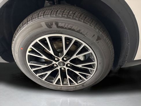 New 2025 Ford Escape SE image 31