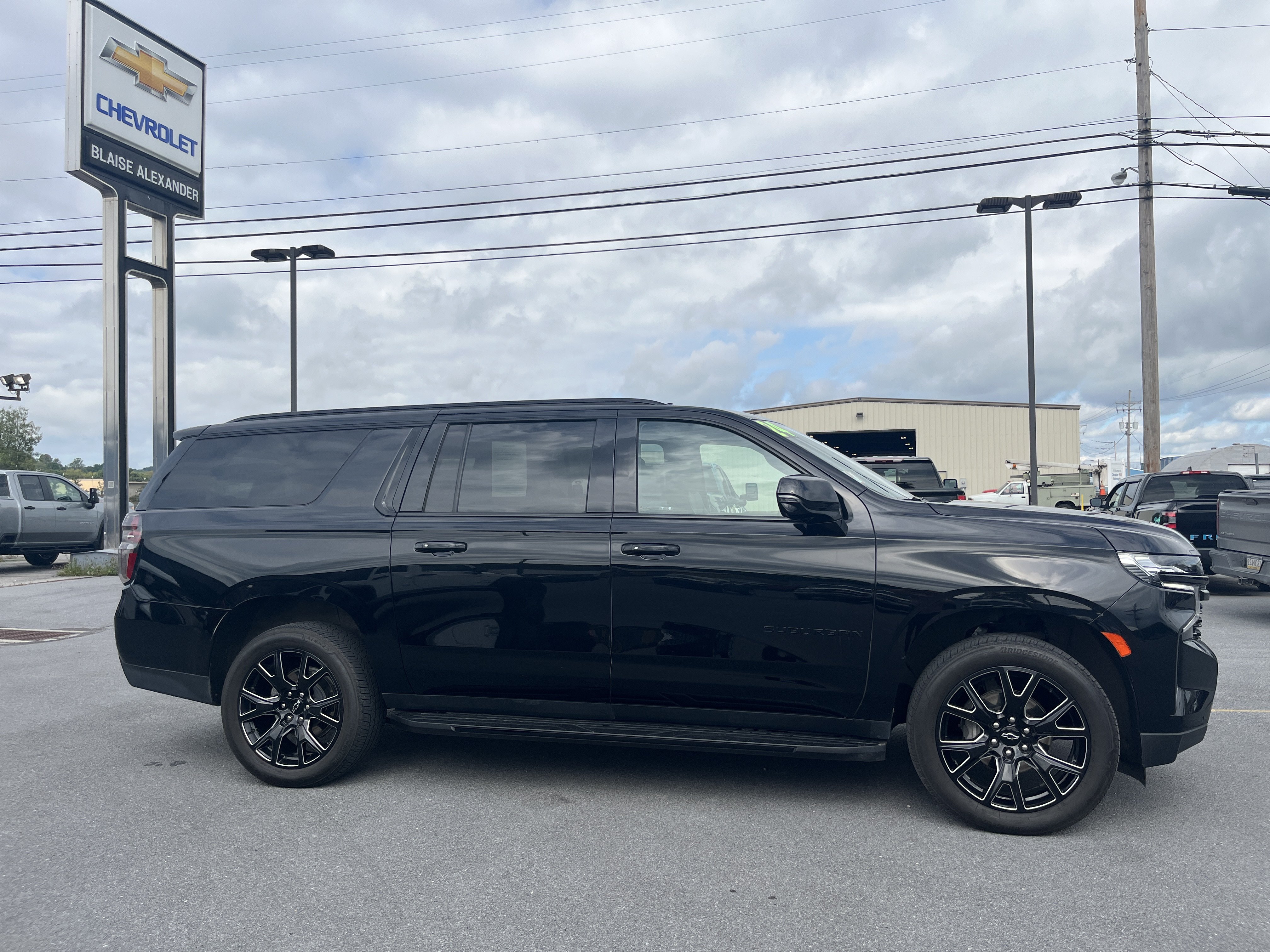 Used 2024 Chevrolet Suburban RST w/ Luxury Package AWD/4WD image 12