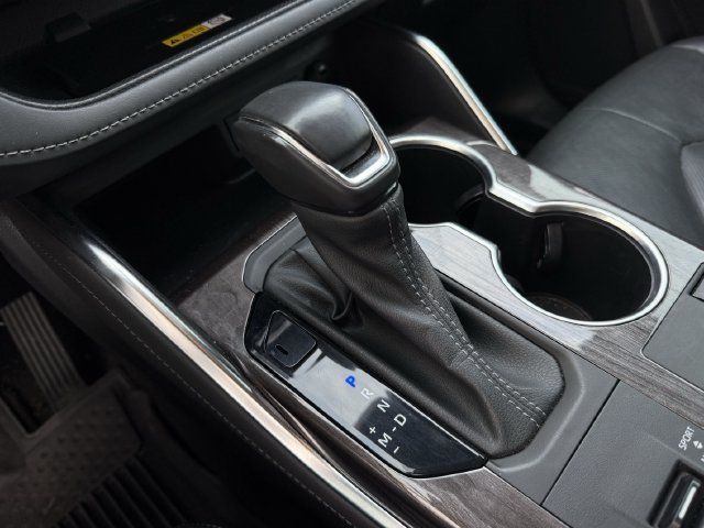 Used 2023 Toyota Highlander Limited FWD image 20