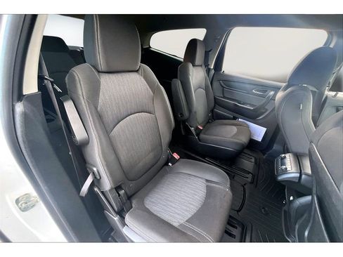 Used 2017 Chevrolet Traverse LT image 24