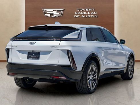 New 2026 Cadillac Lyriq Luxury w/ LPO, Floor Liner Package AWD/4WD image 8