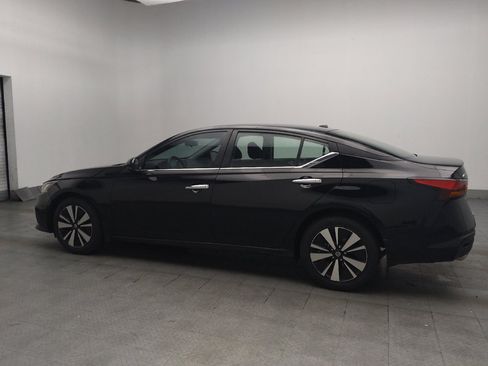 Used 2021 Nissan Altima 2.5 SV w/ SV Premium Package AWD/4WD image 3