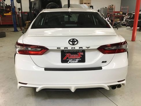 Used 2021 Toyota Camry SE FWD image 6