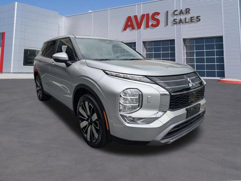 Used 2025 Mitsubishi Outlander SE AWD/4WD image 3