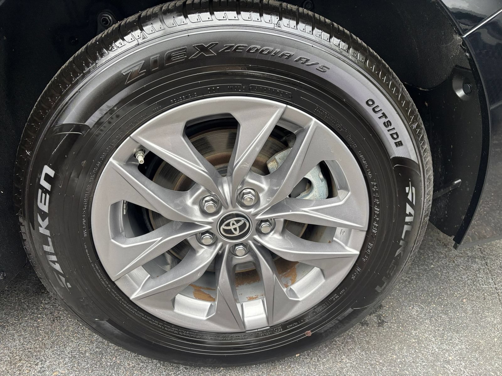 Used 2025 Toyota Sienna XLE FWD image 33