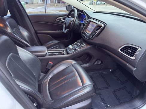 Used 2017 Chrysler 200 Limited Platinum image 15