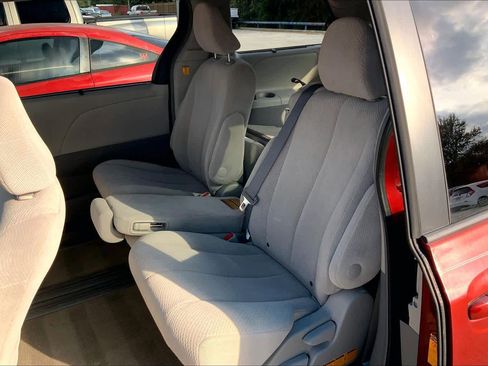 Used 2013 Toyota Sienna LE image 20