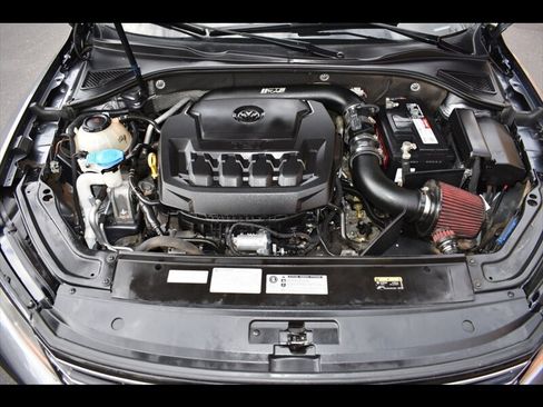 Used 2018 Volkswagen Passat 2.0T R-Line image 38