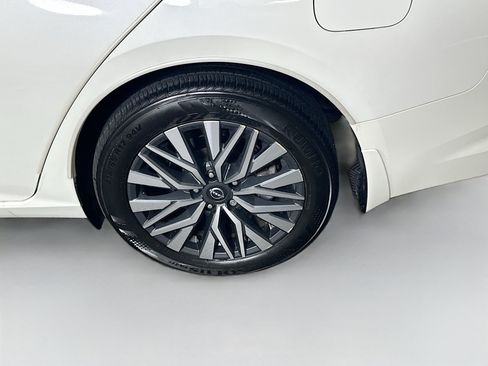 Used 2024 Nissan Altima 2.5 SV w/ SV Premium Package FWD image 11