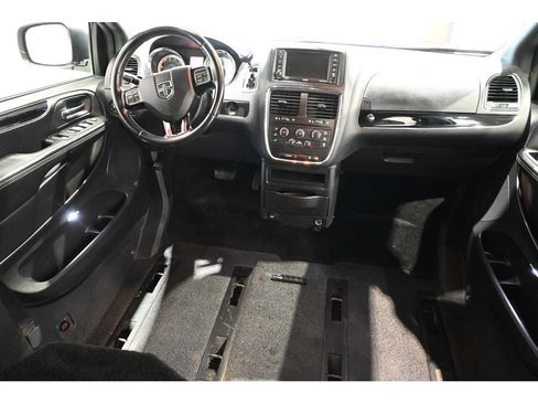 Used 2019 Dodge Grand Caravan SXT w/ Blacktop Package FWD image 21