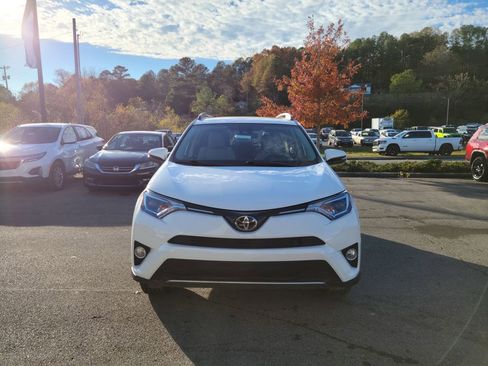 Used 2018 Toyota RAV4 XLE image 8