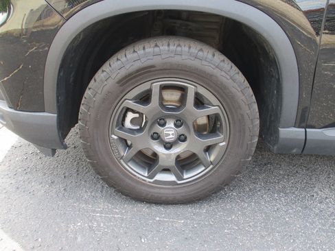 Used 2025 Honda Pilot TrailSport image 8