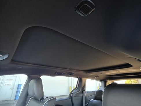 New 2026 Chrysler Pacifica Limited w/ Uconnect Theater Family Group AWD/4WD image 8