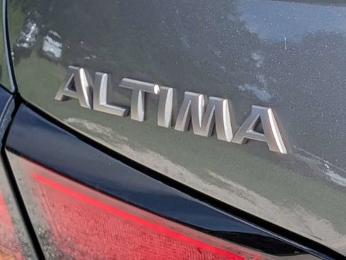 Used 2025 Nissan Altima 2.5 SV FWD image 11