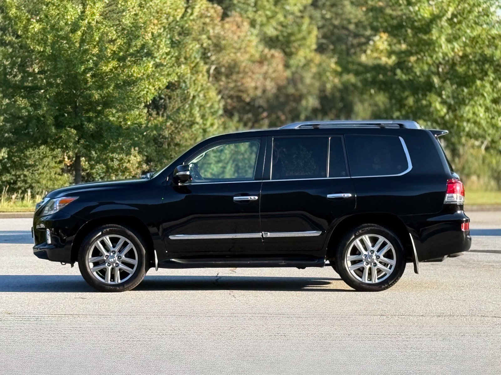 Used 2015 Lexus LX 570 4WD image 9