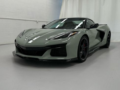 Used 2024 Chevrolet Corvette E-Ray w/ Stealth Interior Trim Package AWD/4WD image 11