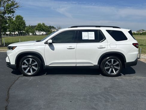 Used 2023 Honda Pilot Touring image 6