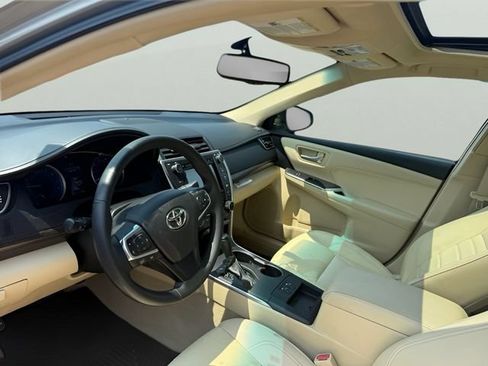 Used 2015 Toyota Camry XLE w/ Moonroof Package FWD image 13