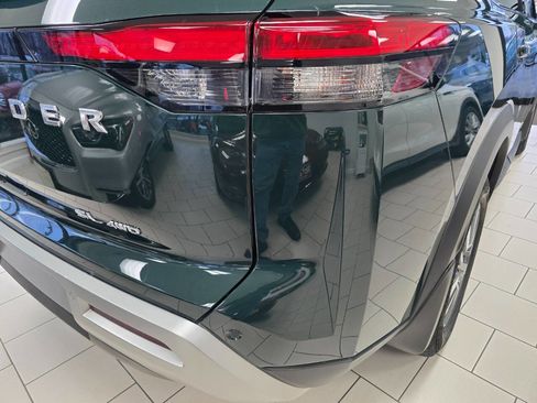 Used 2023 Nissan Pathfinder SL image 11