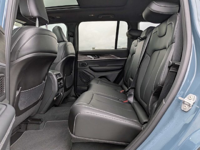 New 2027 Jeep Grand Cherokee Limited w/ Limited Altitude Package AWD/4WD image 15