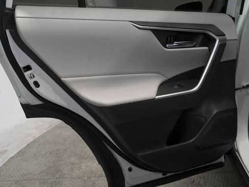 Used 2021 Toyota RAV4 XLE Premium image 17