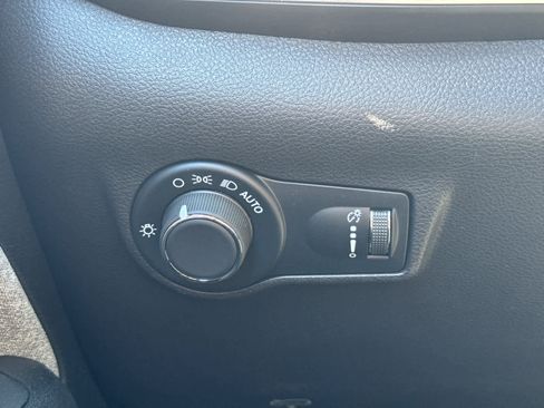 New 2025 Jeep Compass Sport image 19