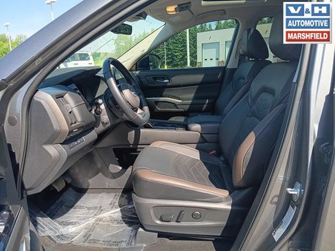 Used 2023 Nissan Pathfinder Platinum AWD/4WD image 19