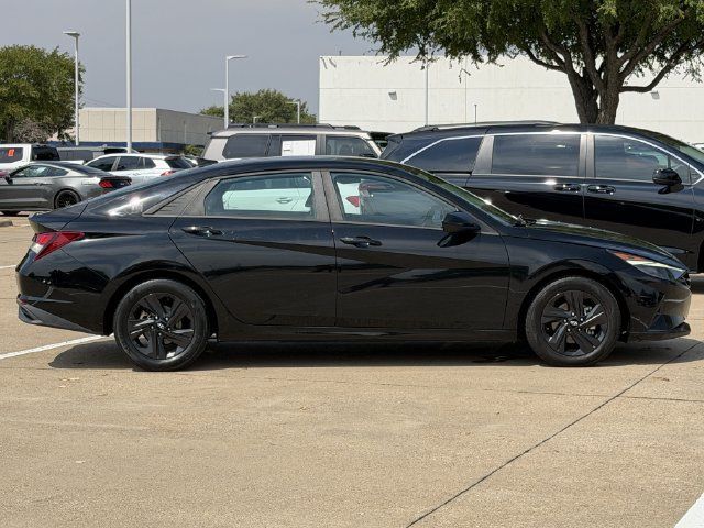 Used 2021 Hyundai Elantra SEL FWD image 3