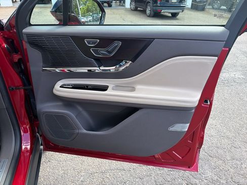 Certified 2022 Lincoln Corsair AWD w/ Premium Package image 23