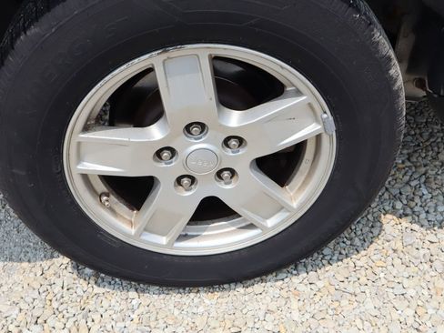 Used 2005 Jeep Grand Cherokee Laredo image 23