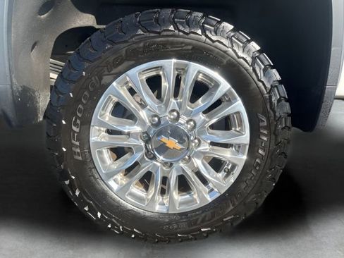 Used 2023 Chevrolet Silverado 2500 High Country image 10