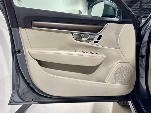 Used 2020 Volvo V90 T6 Cross Country image 14