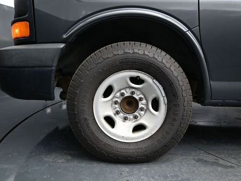 Used 2016 Chevrolet Express 2500 RWD image 18