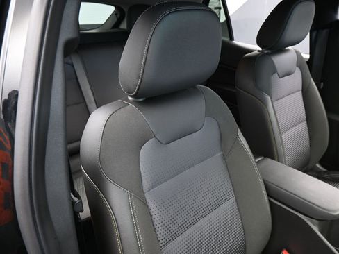 Used 2025 Chevrolet Trax LT w/ Driver Confidence Package image 37