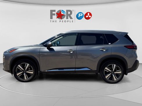 Used 2023 Nissan Rogue SL w/ SL Premium Package FWD image 2