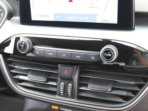Used 2021 Ford Escape SE FWD image 20