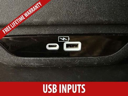 Used 2023 Chrysler Pacifica Limited FWD image 21