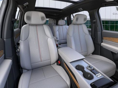 New 2026 Cadillac Vistiq Luxury AWD/4WD image 16