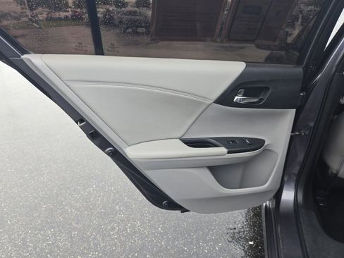 Used 2017 Honda Accord Touring image 30