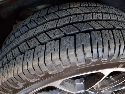 Used 2022 Chevrolet Suburban RST w/ Sport Performance Package image 10