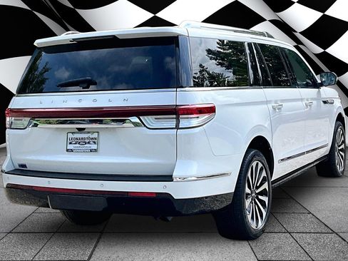 Used 2023 Lincoln Navigator L Reserve AWD/4WD image 2