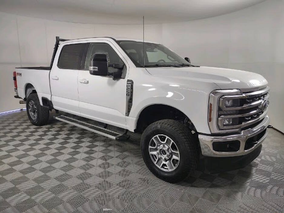 Used 2024 Ford F250 Lariat w/ FX4 Off-Road Package AWD/4WD image 3
