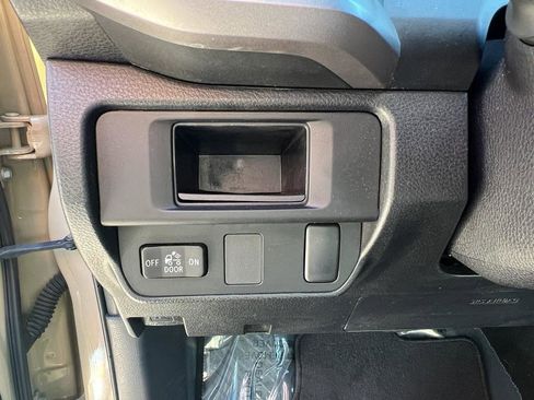 Used 2017 Toyota Tacoma SR5 image 17