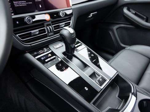 New 2026 Porsche Macan image 17