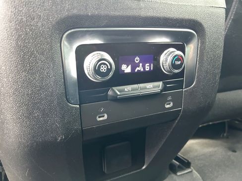 Used 2022 GMC Yukon XL SLE image 36