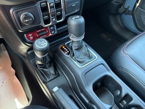 Used 2024 Jeep Wrangler Unlimited Rubicon AWD/4WD image 17
