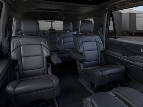 New 2026 Lincoln Navigator Reserve AWD/4WD image 11
